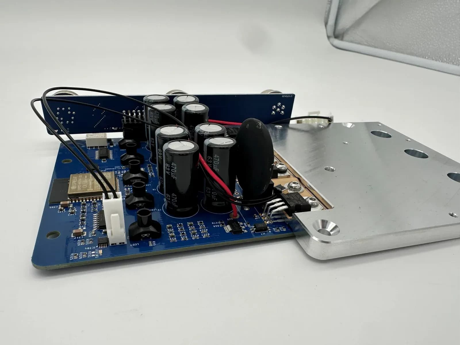 Power assembly on an aluminium cooling plate